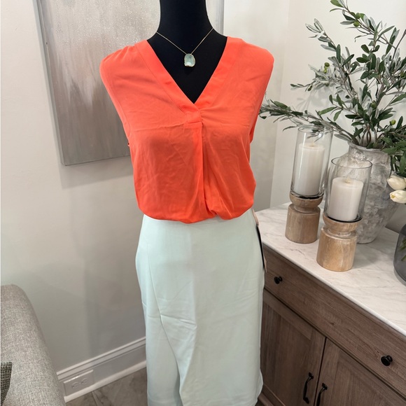 Ann Taylor Coral V-Neck Sleeveless Blouse - Picture 2 of 14